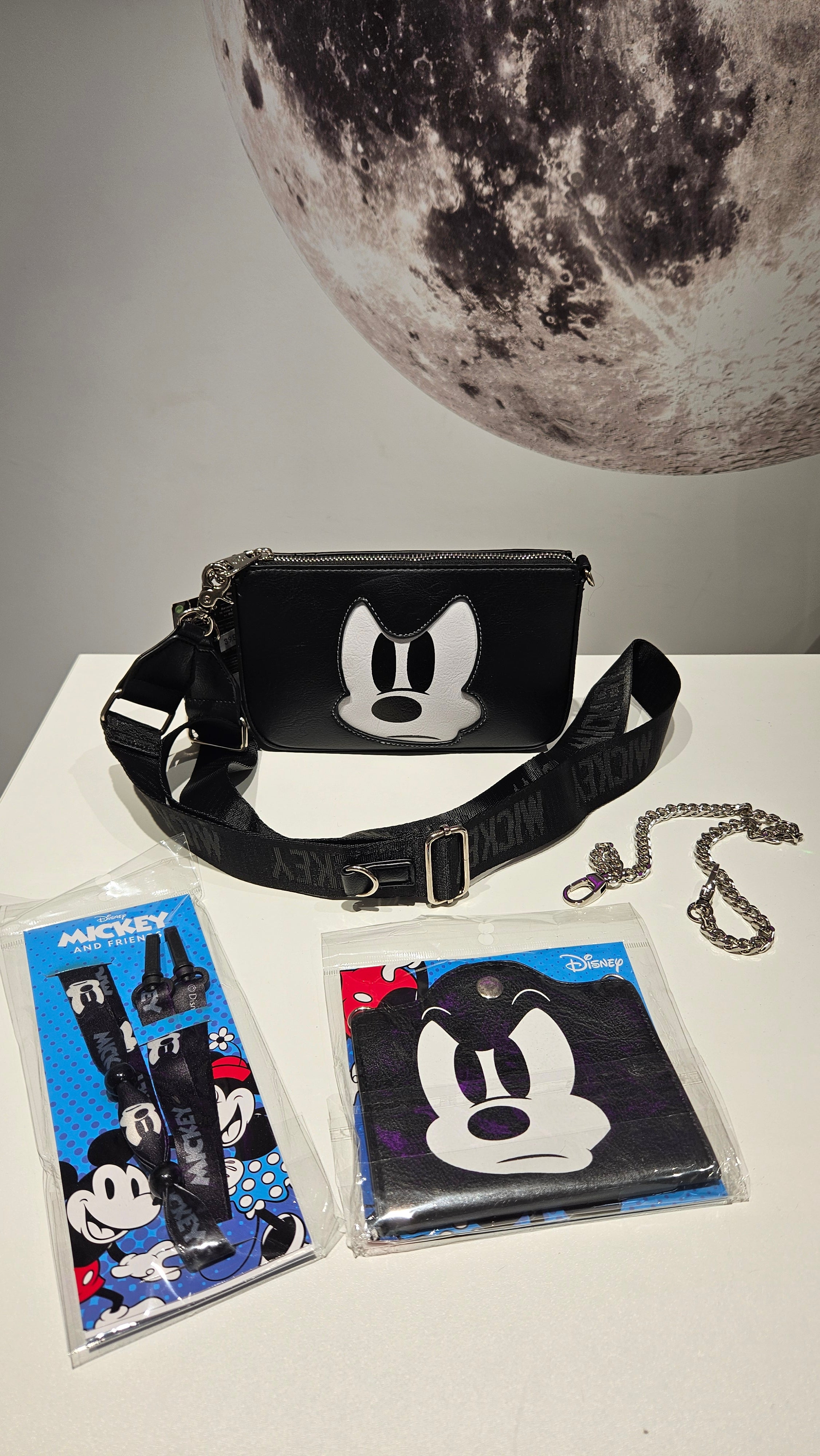 Mala Tiracolo com porta Documentos e Fita -  Angry Mickey