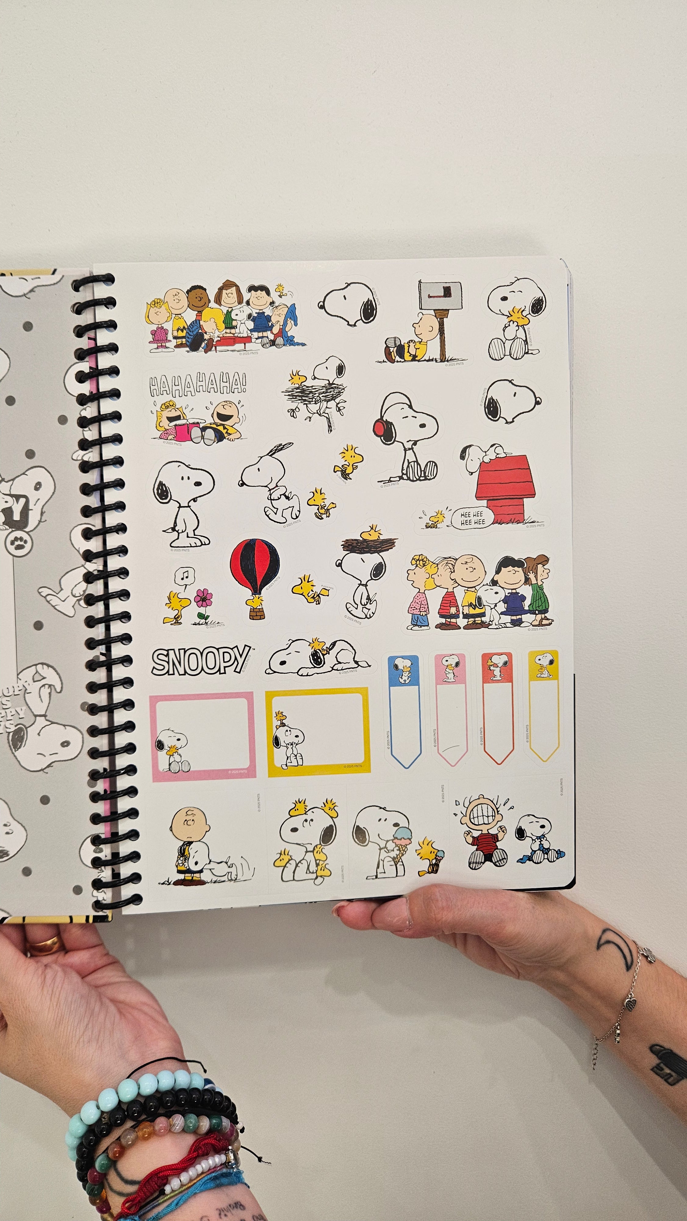 Caderno A4 Snoopy Quadriculado em Espiral com Folha de Autocolantes e Envelope