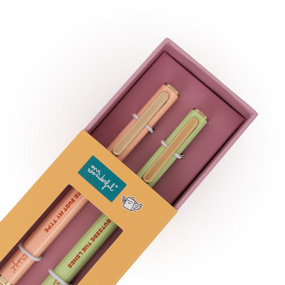 Conjunto 2 Canetas "Color Outside The Lines" e " You're Just my Type" Mr.Wonderful