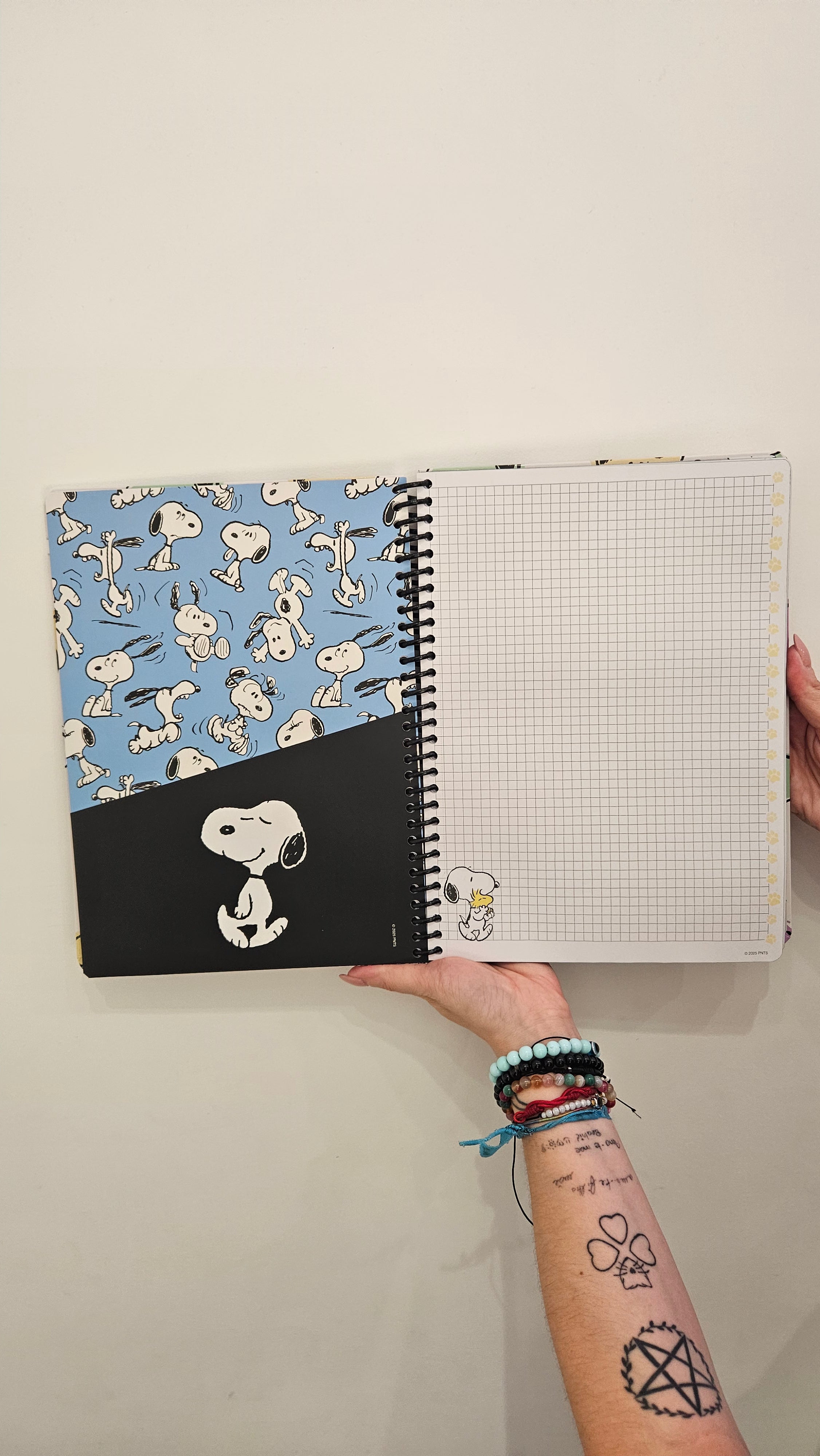 Caderno A4 Snoopy Quadriculado em Espiral com Folha de Autocolantes e Envelope