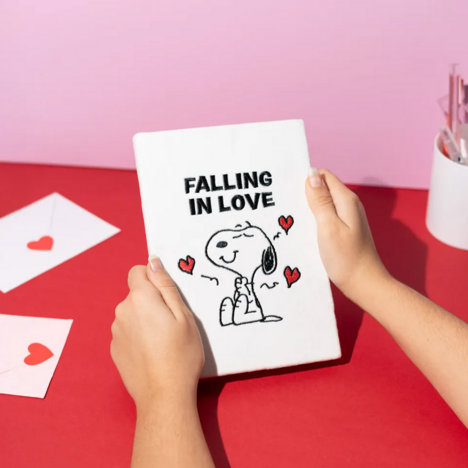 Caderno A5 em Pelúcia Snoopy Love