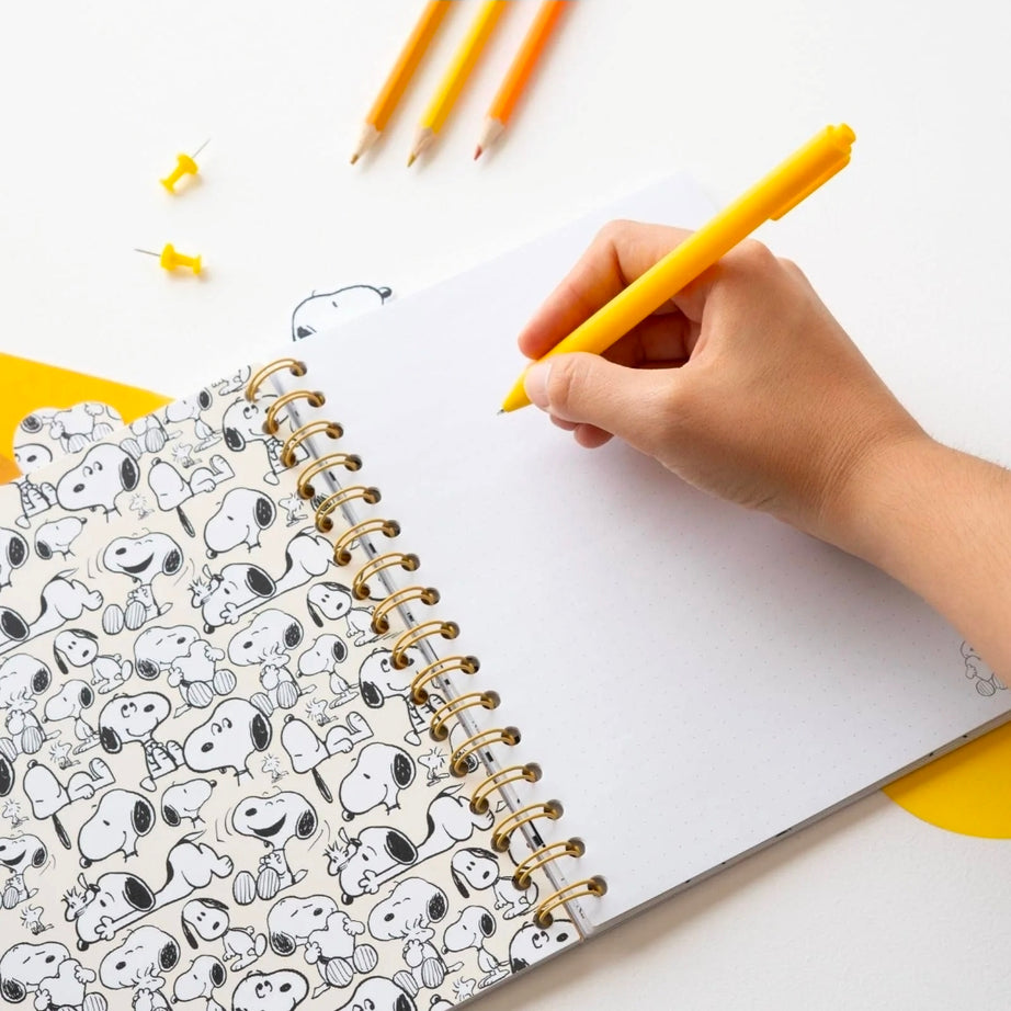Caderno A5 Snoopy com Separadores Folhas Pontilhadas