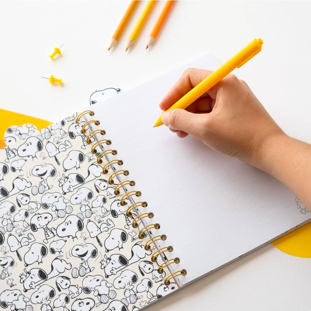 Caderno A5 Snoopy com Separadores Folhas Pontilhadas