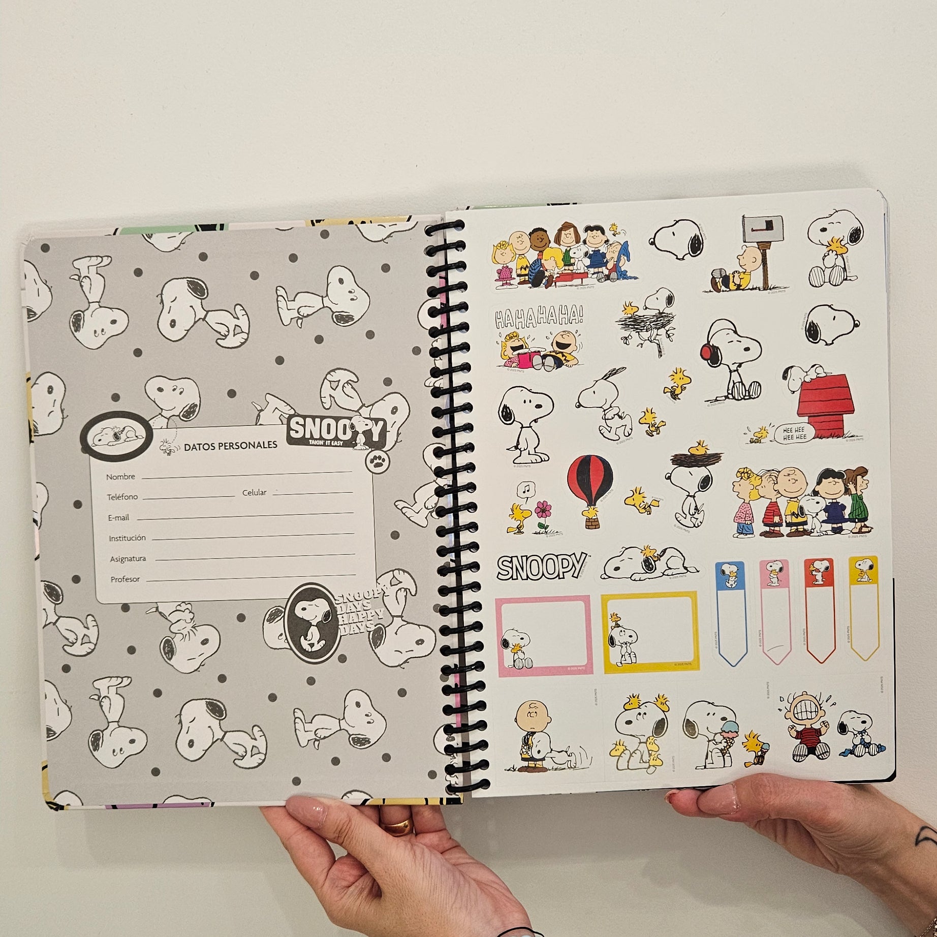 Caderno A4 Snoopy Quadriculado em Espiral com Folha de Autocolantes e Envelope