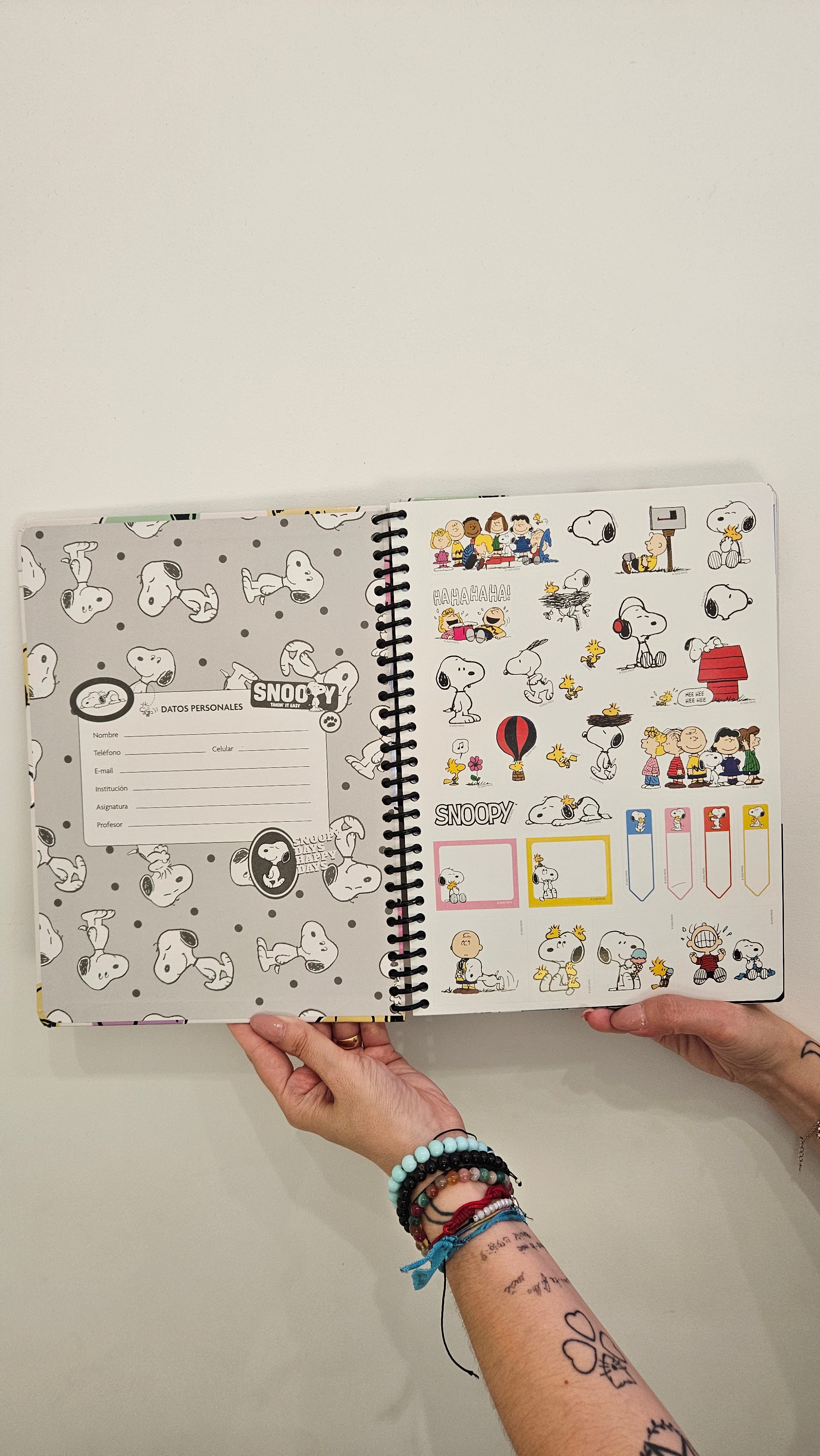 Caderno A4 Snoopy Quadriculado em Espiral com Folha de Autocolantes e Envelope