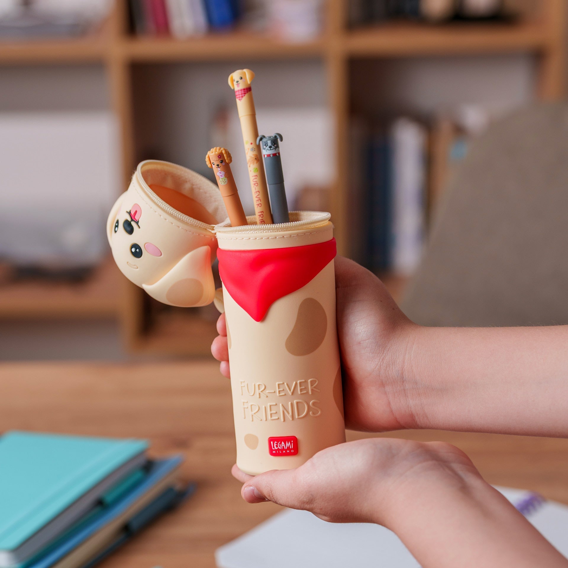 Estojo Silicone Golden Edição Especial Legami BTS